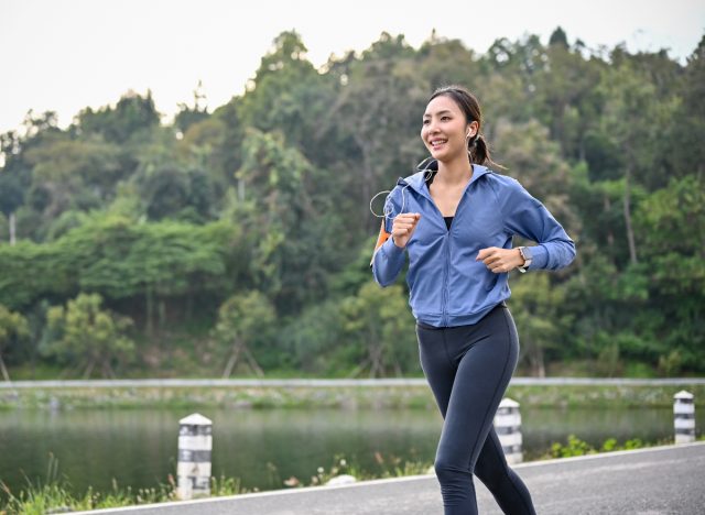 A woman running outdoors, concept of the best ways to burn 500 calories